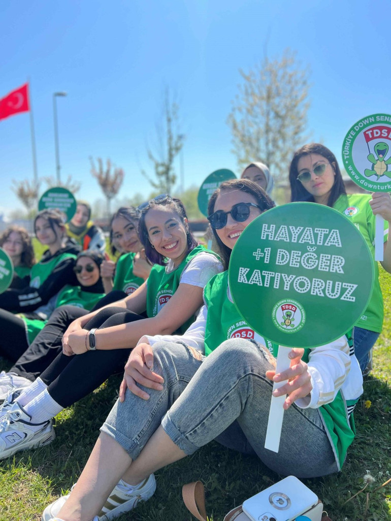 İstanbul ve İzmir’de gönüllüler koştu, depremzede Down sendromlu çocuklar burs kazandı