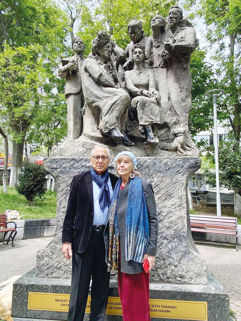 Amerikalı şairin külleri Beşiktaş Şairler Parkı’nda