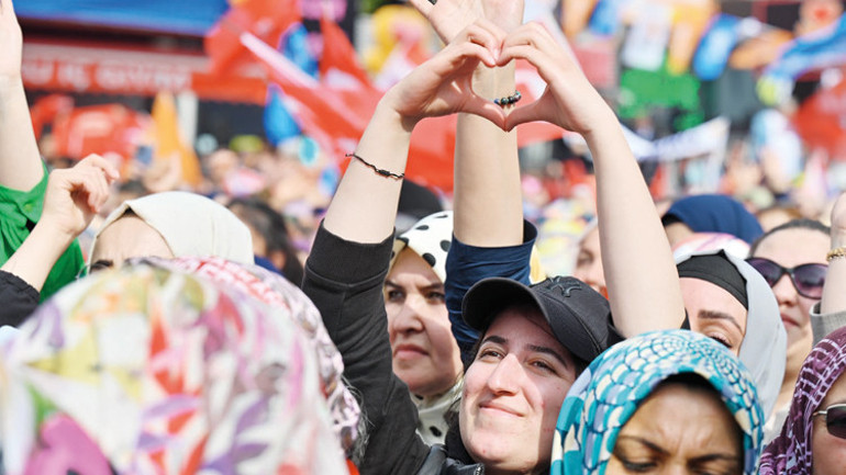 Her türlü küskünlüğü bir tarafa bırakın sandığa sıkı sıkı sarılın