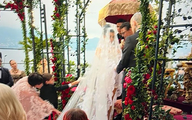 Ünlü şarkıcıya altı kişilik düğün: Gelinin zor anları