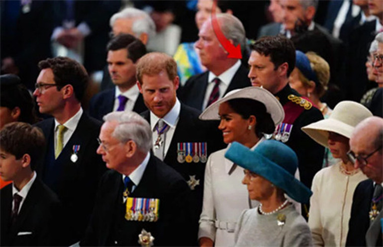 Buckingham Sarayındaki yakışıklı, Kralı bile gölgede bıraktı: Kalp atışları hızlandı