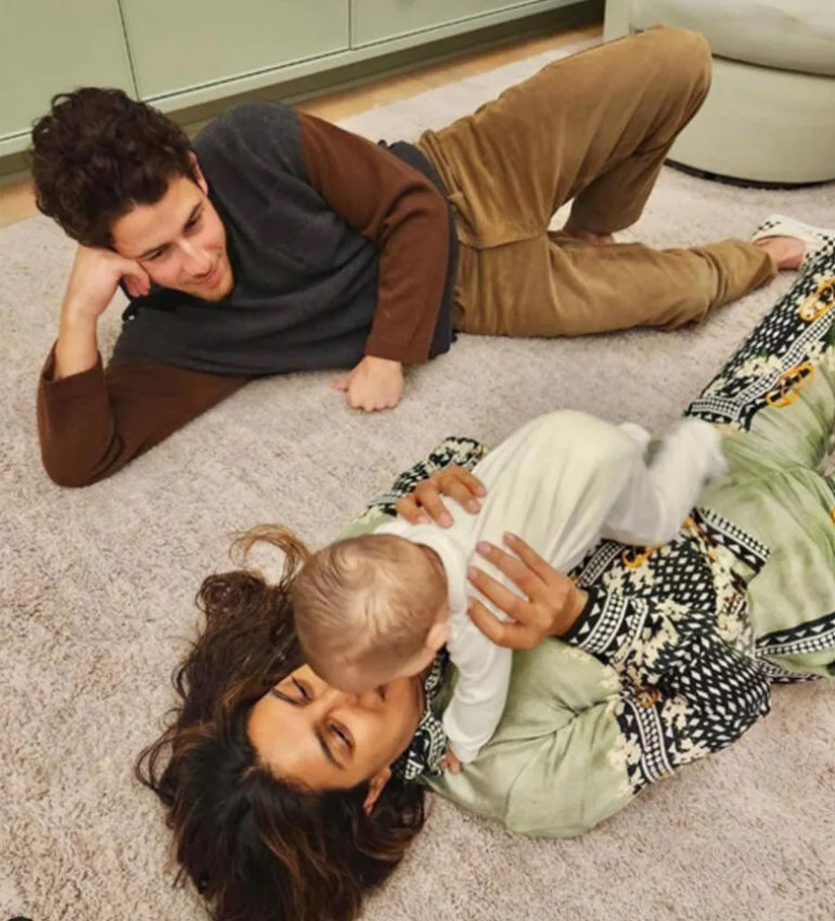 Kocası onu ilk gördüğü an diz çökmüştü... Ünlü yıldız eski sevgili tartışmasına nokta koydu: Ben kitabımı tersten okumam