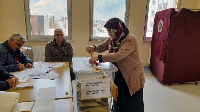 7’nci kez taşınan Yusufeli’de ilk seçim heyecanı