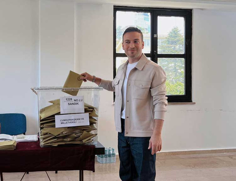 Ünlüler sandık başında