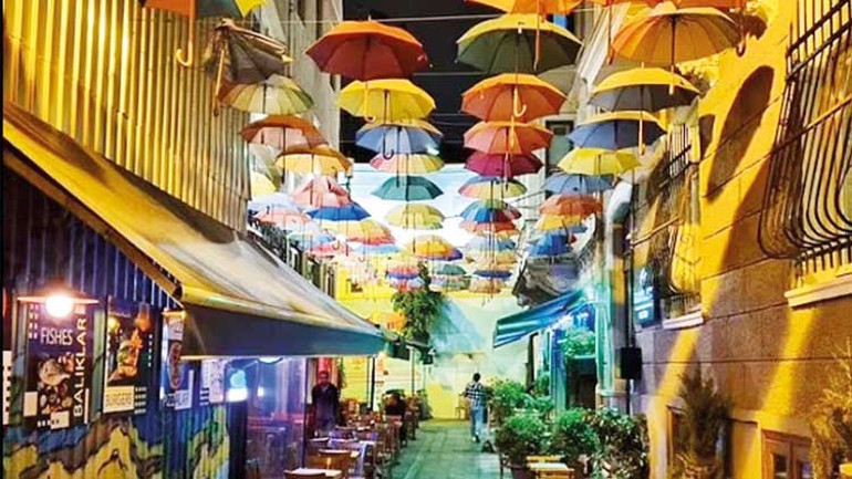 Dünya ikinci tura odaklandı: Seçmene övgü... AB: Yüksek katılım iyi bir haber