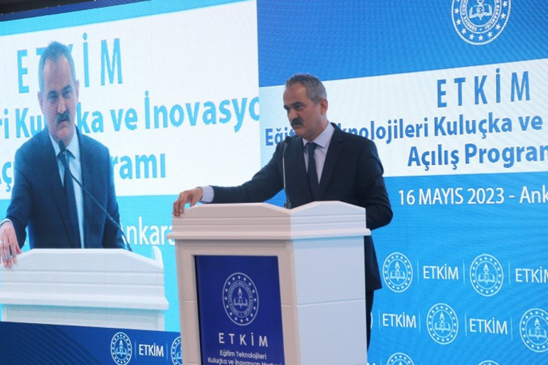 Bakan Özer: Millet iradesini tecelli ettirdi