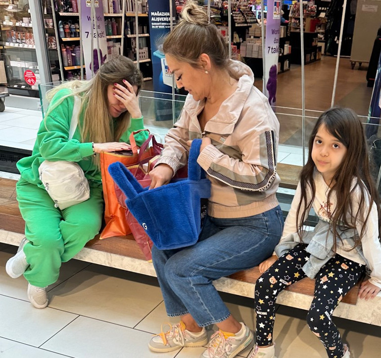 Türkücü Ceylanın imdadına Demet Akalın yetişti