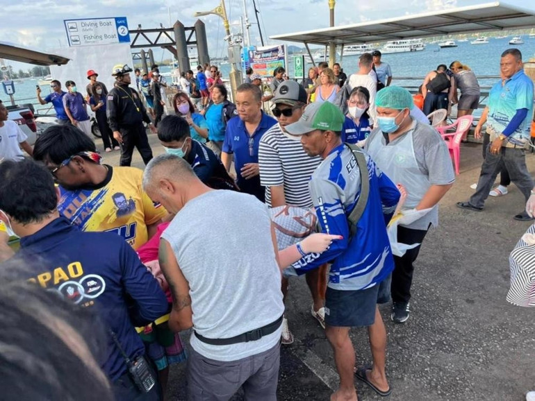 Phukette turistleri taşıyan sürat teknesi deniz fenerine çarptı: 30 yaralı