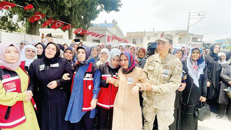 Şehitlerimizi kalbimize gömdük