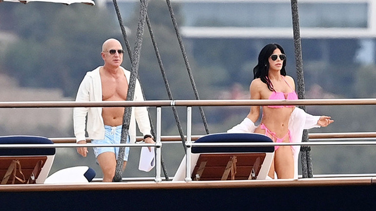 Jeff Bezos ve sevgilisi 500 milyon dolarlık yatta aşk tatili yapıyor