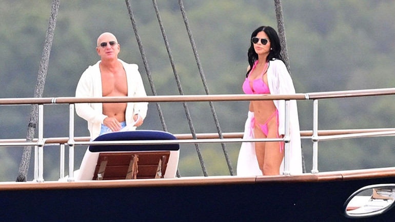 Jeff Bezos ve sevgilisi 500 milyon dolarlık yatta aşk tatili yapıyor