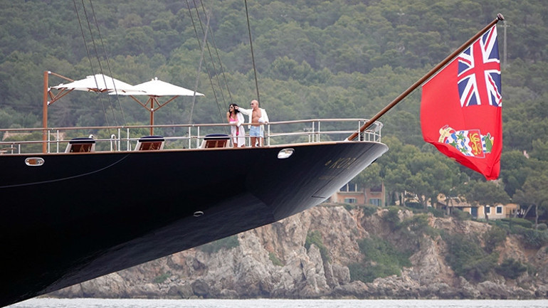 Jeff Bezos ve sevgilisi 500 milyon dolarlık yatta aşk tatili yapıyor