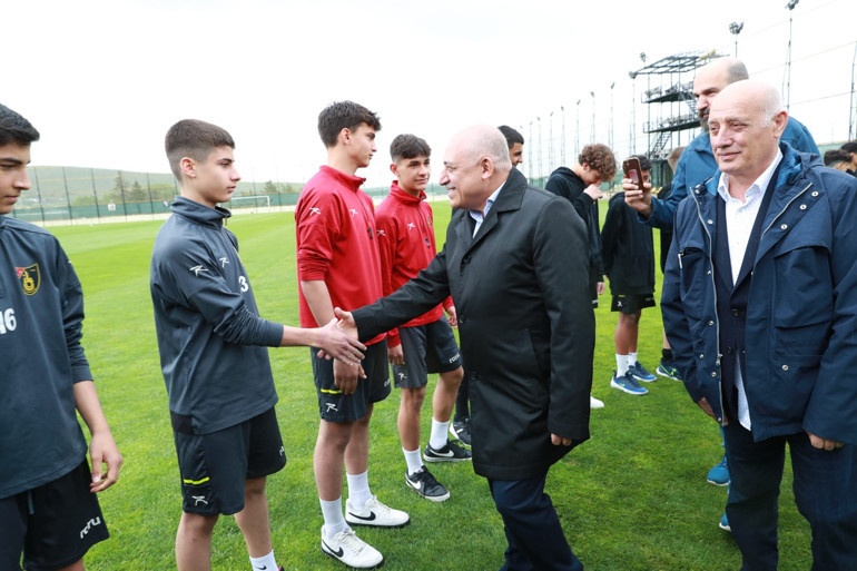 TFF Başkanı Mehmet Büyükekşiden İstanbulspora ziyaret Yabancı kuralı açıklaması...