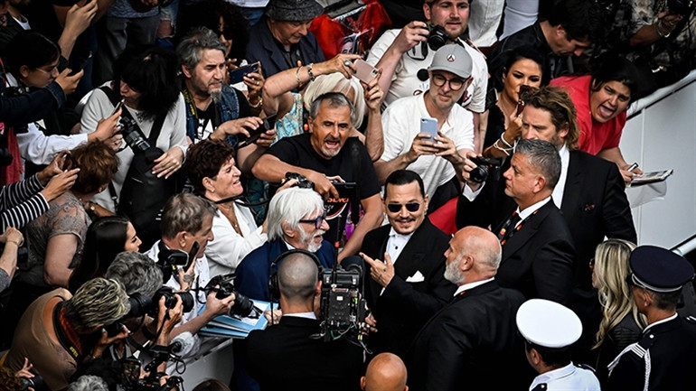İptal kültürü onu pas geçti... Cannesda Johnny Depp fırtınası esti