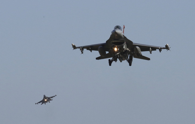 Putini kızdıracak hamle Washington yönetimi Kieve F-16 savaş uçakları verilmesine izin verdi
