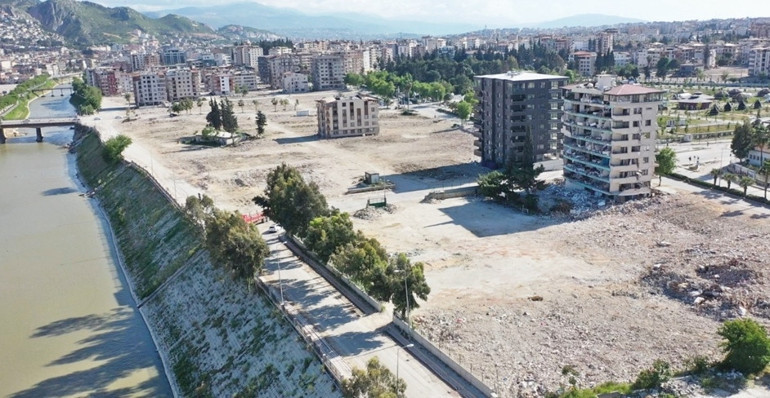 Depremzede kentler nasıl yeniden inşa edilecek ‘Konuyu konuttan ibaret görürsek  yanlış bir şey yaparız’