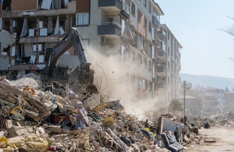 Depremzede kentler nasıl yeniden inşa edilecek ‘Konuyu konuttan ibaret görürsek  yanlış bir şey yaparız’
