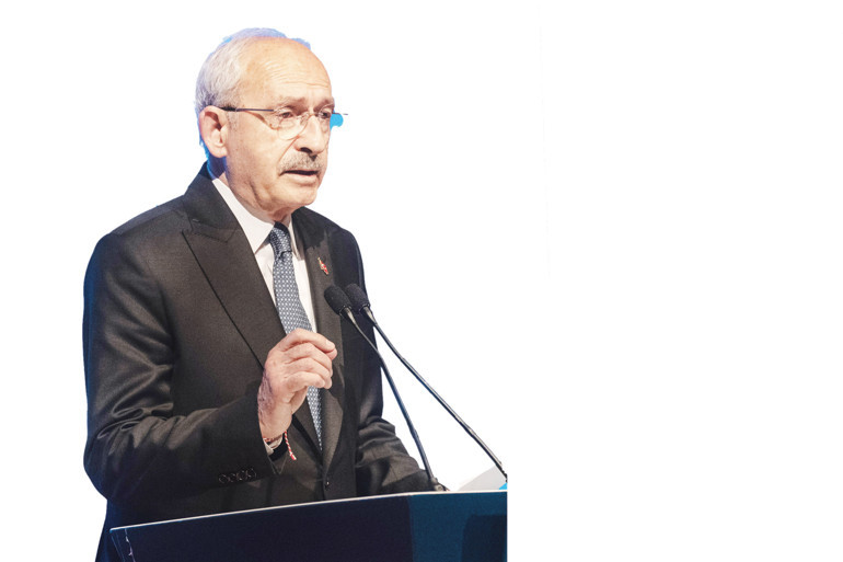 Rezil olamayanların en başta gideni: Bekir Ağırdır