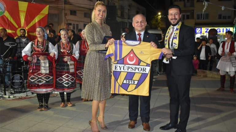 Tuğba Özay, Makedonya’da 19 Mayıs’ı coşkuyla kutladı