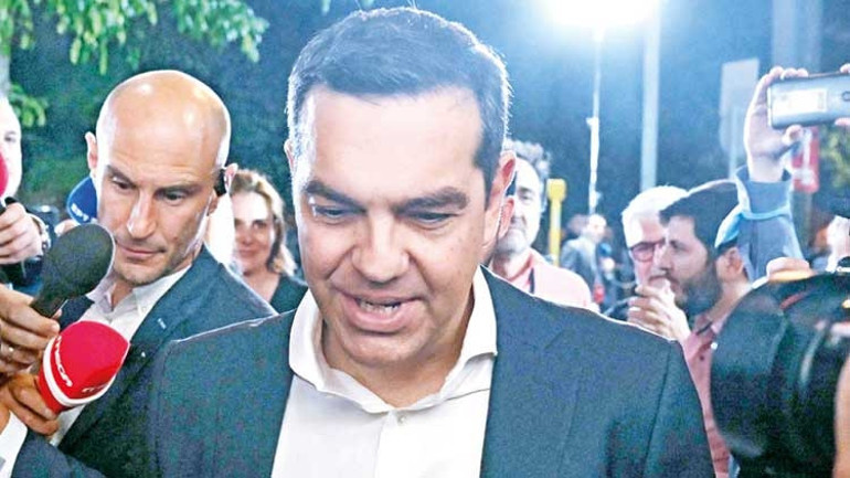 Miçotakis’in zaferi tek başına iktidar için yetmedi... Ufukta  erken seçim var: Yunanistan ‘maviye’ boyandı