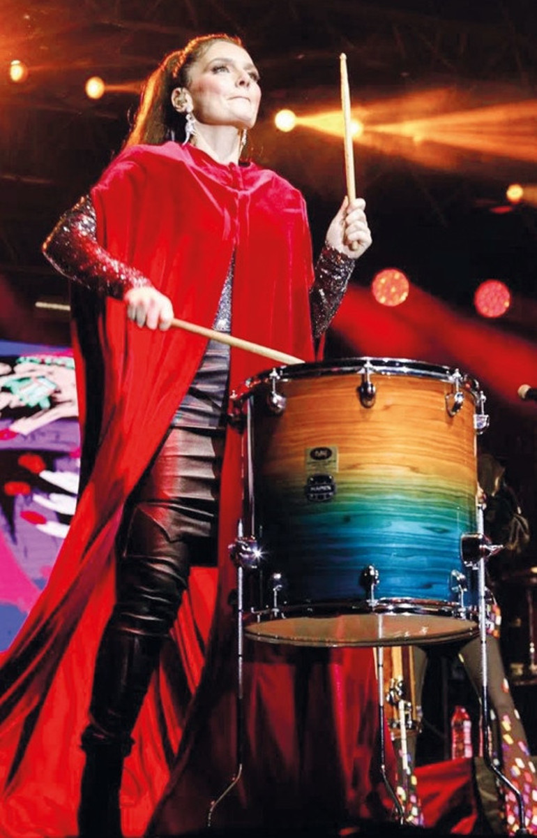 4 günde 16 sanatçıyı ağırladı