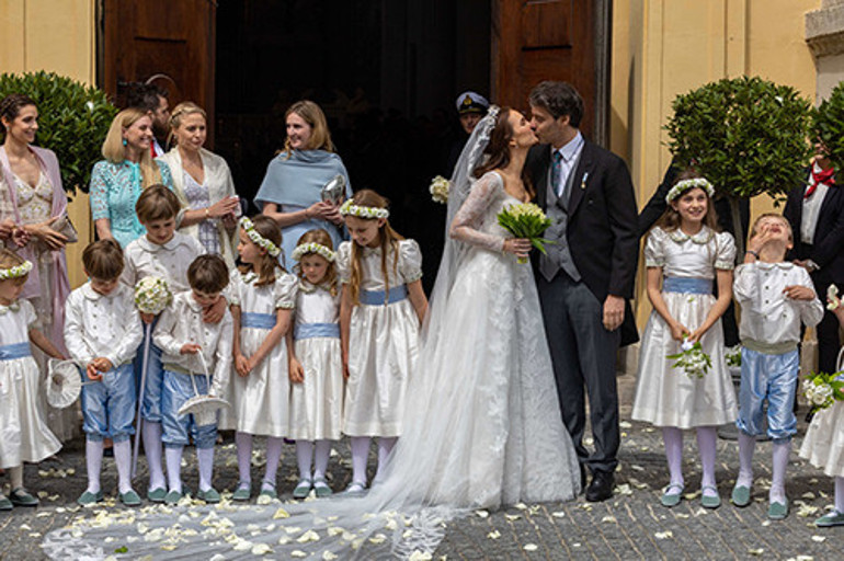 Kimse bu kadar heyecanlanmasını beklemiyordu: Gelin, nikahın ortasında bayıldı