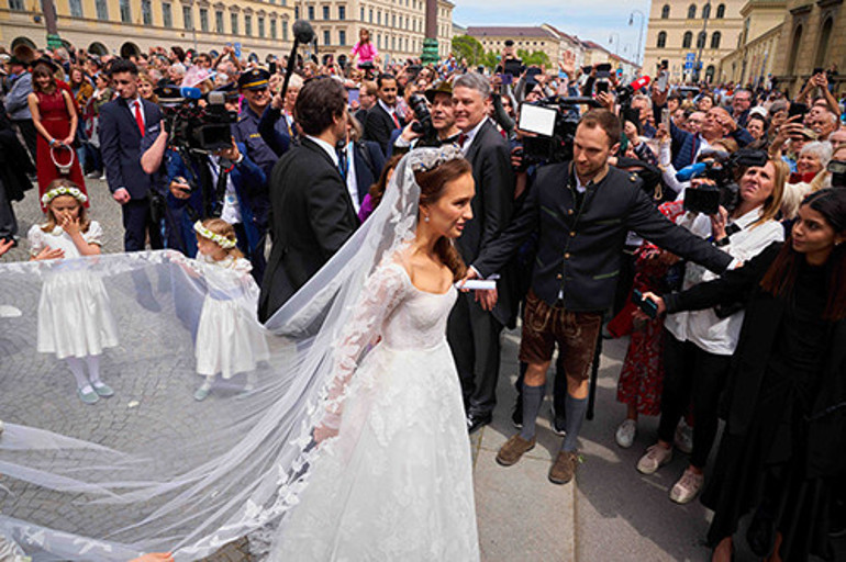 Kimse bu kadar heyecanlanmasını beklemiyordu: Gelin, nikahın ortasında bayıldı