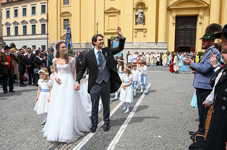 Kimse bu kadar heyecanlanmasını beklemiyordu: Gelin, nikahın ortasında bayıldı