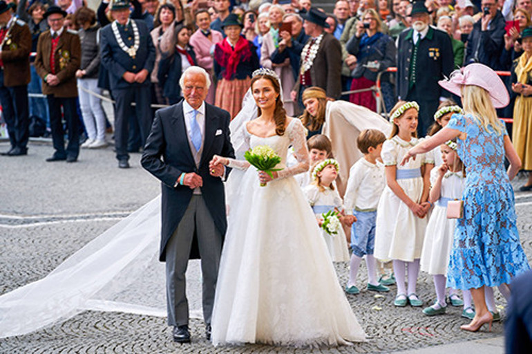 Kimse bu kadar heyecanlanmasını beklemiyordu: Gelin, nikahın ortasında bayıldı