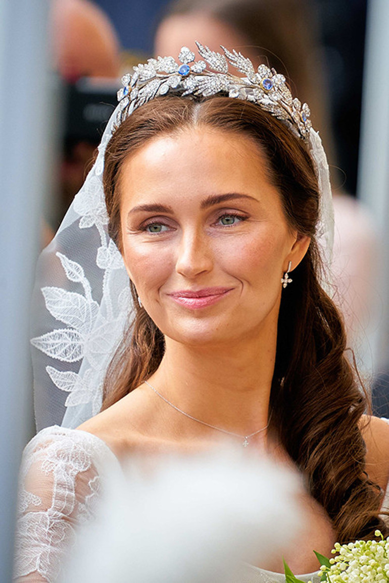 Kimse bu kadar heyecanlanmasını beklemiyordu: Gelin, nikahın ortasında bayıldı