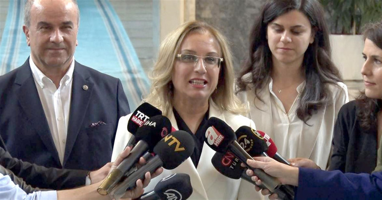 Mecliste 28inci dönem milletvekilleri kayıtlarını yaptırıyor