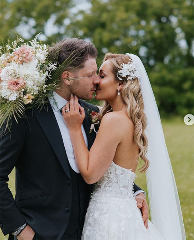 Elini göğsüne götürdü ve korkunç gerçeği fark etti: Balayından bir gün önce kabusa uyandı