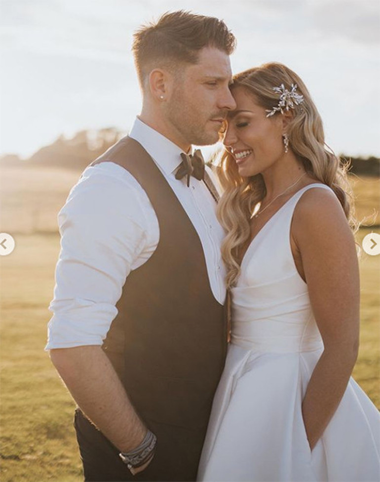 Elini göğsüne götürdü ve korkunç gerçeği fark etti: Balayından bir gün önce kabusa uyandı