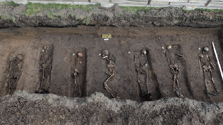 Polonya’da 128 kişilik toplu mezar bulundu