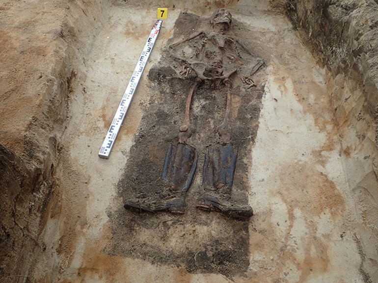 Polonya’da 128 kişilik toplu mezar bulundu