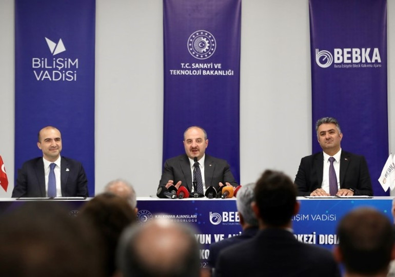 Bakan Varank: Senin ve milletvekillerinin Togg ile ilgili neler söylediğini hatırlıyoruz