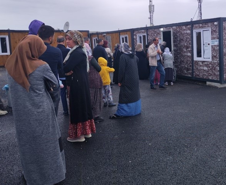 Malatyada depremzede seçmenler konteynerde oy kullanıyor