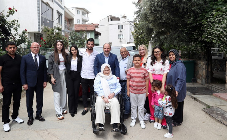 İlk turda oy kullanamamıştı... Hatice Nineye Togg sürprizi