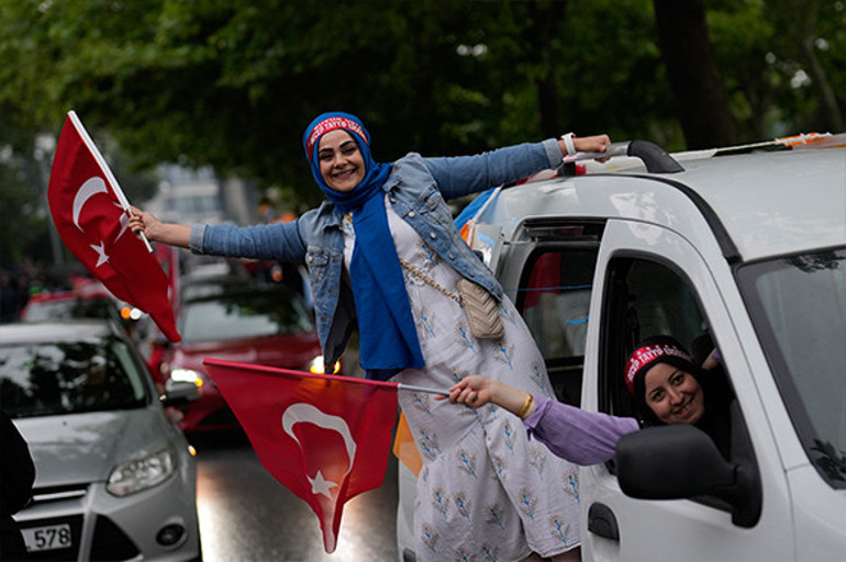 Son dakika: Dünya dakika dakika takip ediyor... Türkiye seçimleri birinci manşet