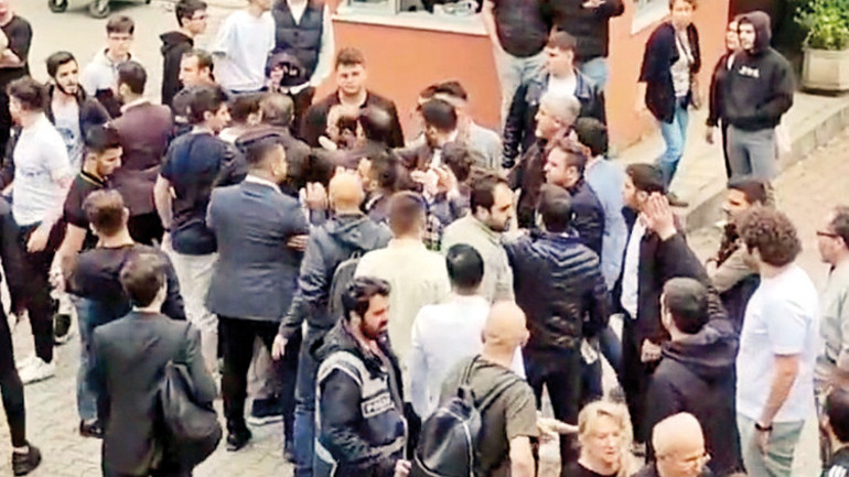 Seçimin bastonlu kahramanları