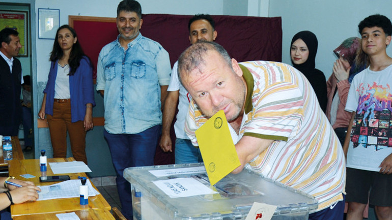 Seçimin bastonlu kahramanları