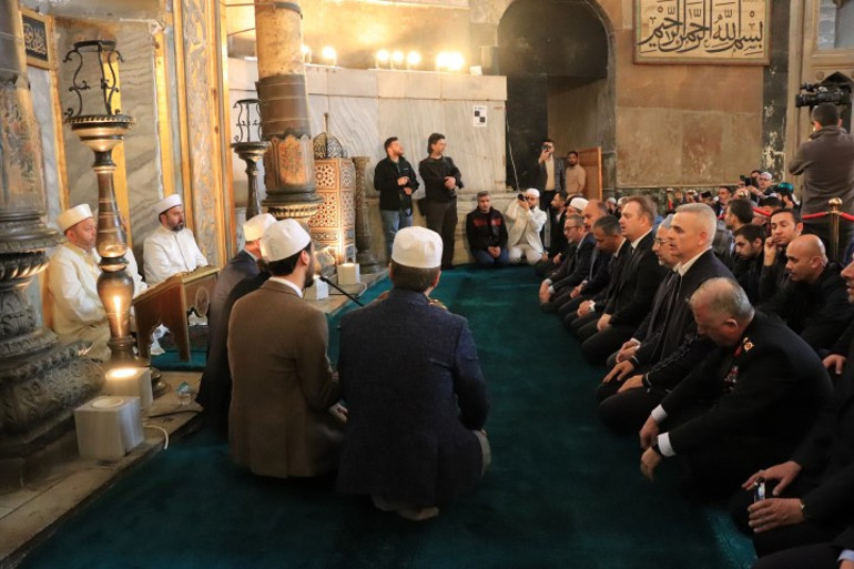 İstanbulun Fethinin 570. yılı Ayasofya Camiinde mevlit programıyla kutlandı