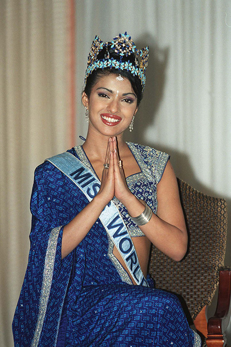 Yönetmen karşısında durup İç çamaşırını görmek istiyorum deyince bir daha sete gitmedi