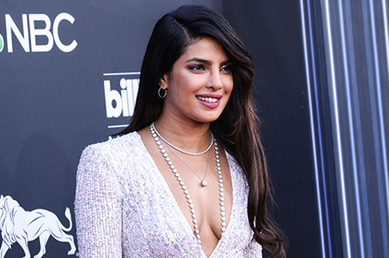 Yönetmen karşısında durup İç çamaşırını görmek istiyorum deyince bir daha sete gitmedi