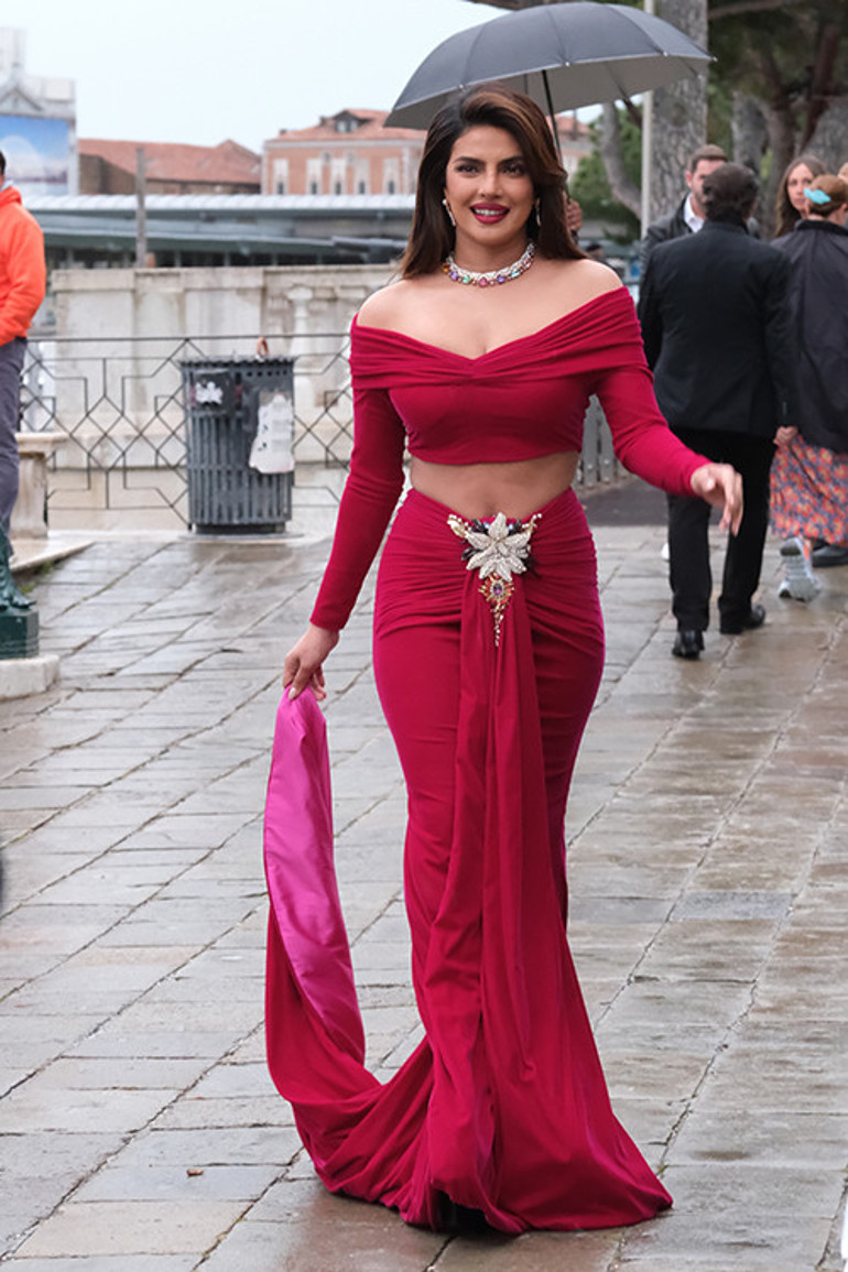 Yönetmen karşısında durup İç çamaşırını görmek istiyorum deyince bir daha sete gitmedi