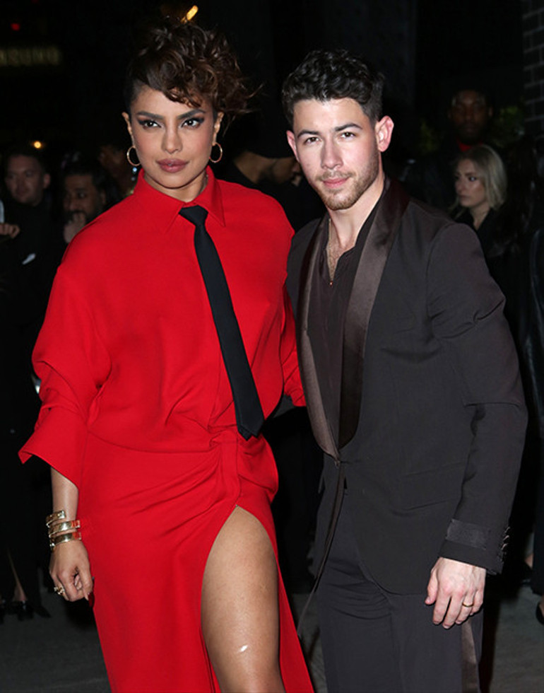 Yönetmen karşısında durup İç çamaşırını görmek istiyorum deyince bir daha sete gitmedi