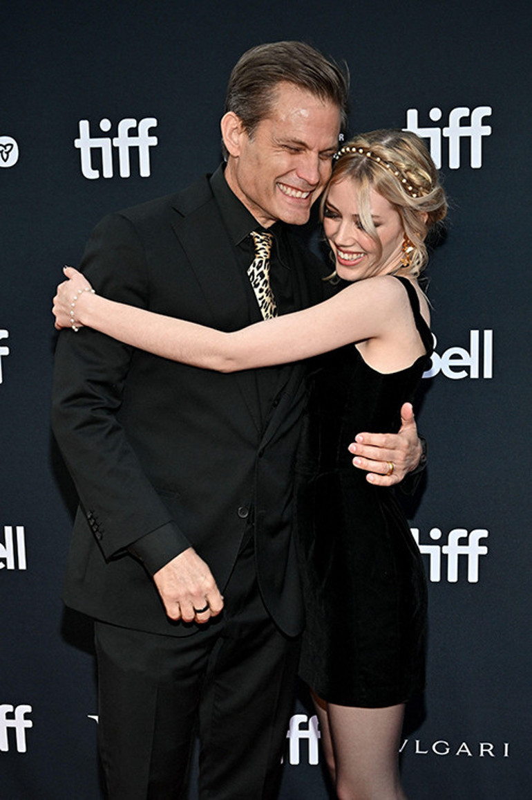 Yönetmen karşısında durup İç çamaşırını görmek istiyorum deyince bir daha sete gitmedi