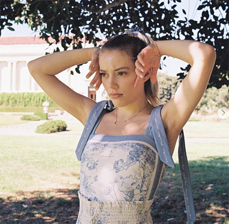 Yönetmen karşısında durup İç çamaşırını görmek istiyorum deyince bir daha sete gitmedi