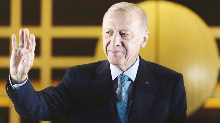 Cahilsin, çağdışısın, nobransın bencilsin, küstahsın, kibirlisin