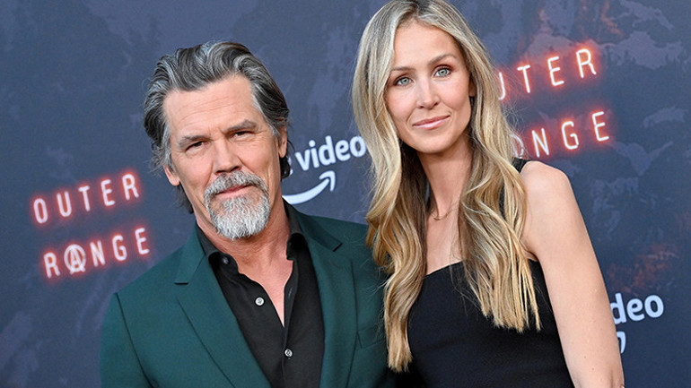 Hollywood yıldızları böyle genç kalıyor: Önce eşini sonra kendini buzlu sulara sokup video çekti